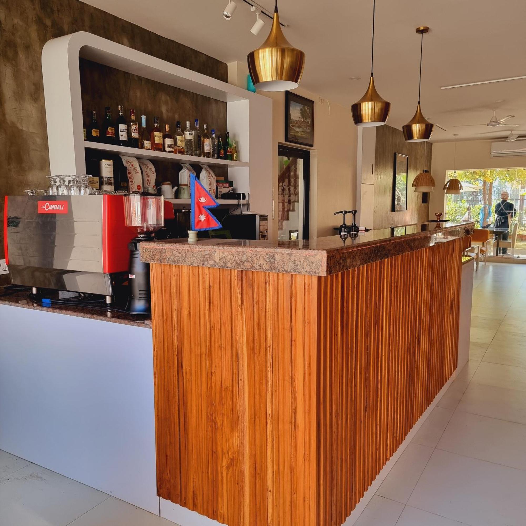 רומינדיי Hotel Ananda Inn מראה חיצוני תמונה