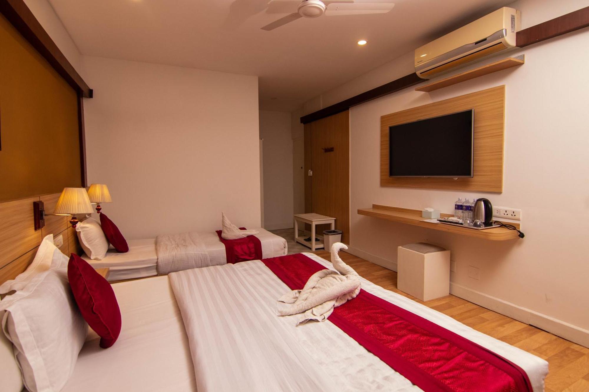 רומינדיי Hotel Ananda Inn מראה חיצוני תמונה