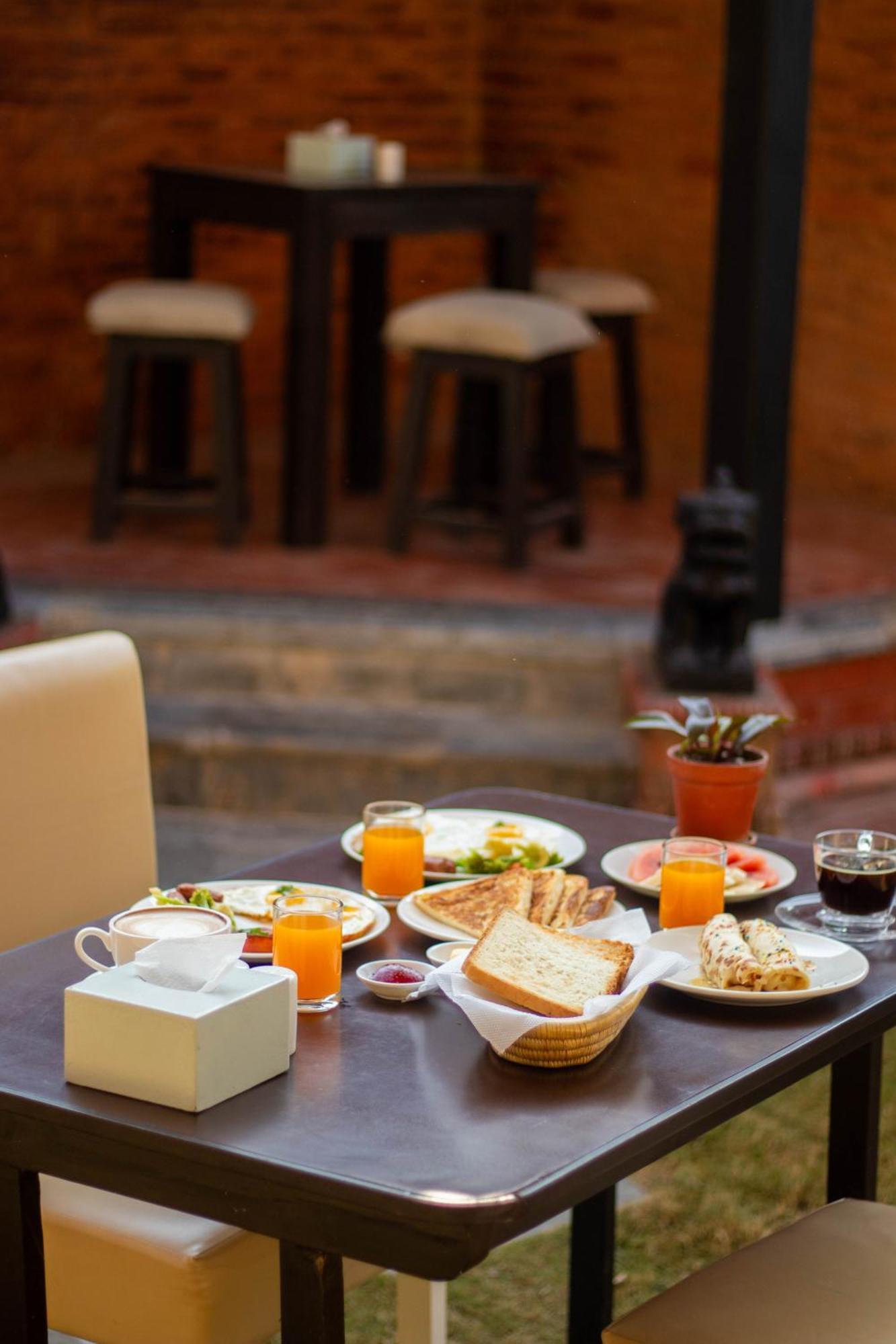 רומינדיי Hotel Ananda Inn מראה חיצוני תמונה