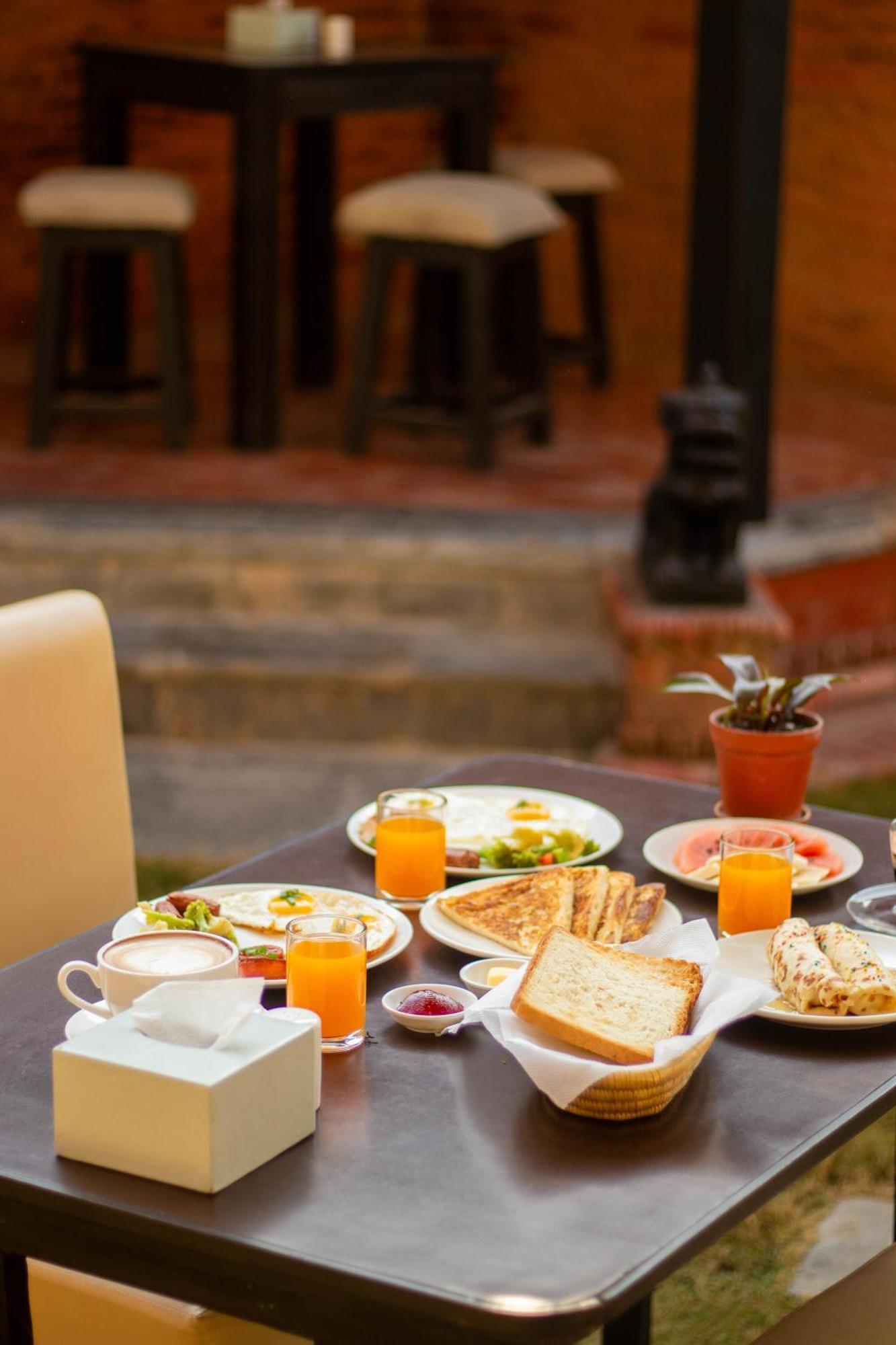 רומינדיי Hotel Ananda Inn מראה חיצוני תמונה