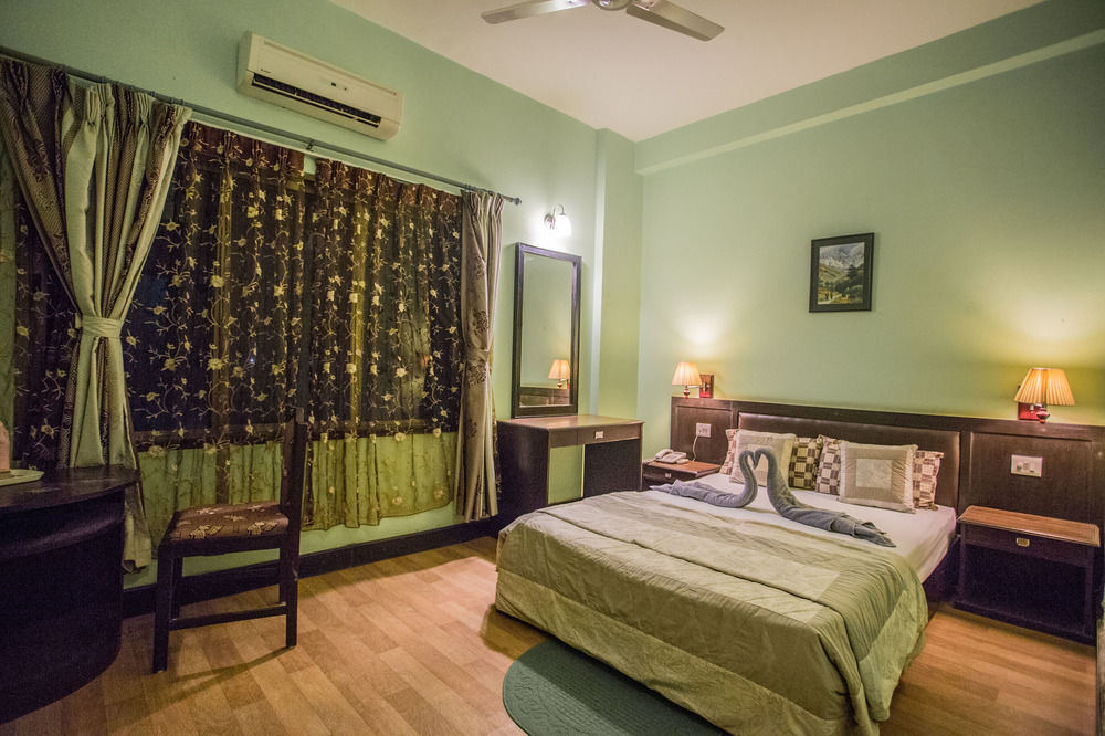 רומינדיי Hotel Ananda Inn מראה חיצוני תמונה