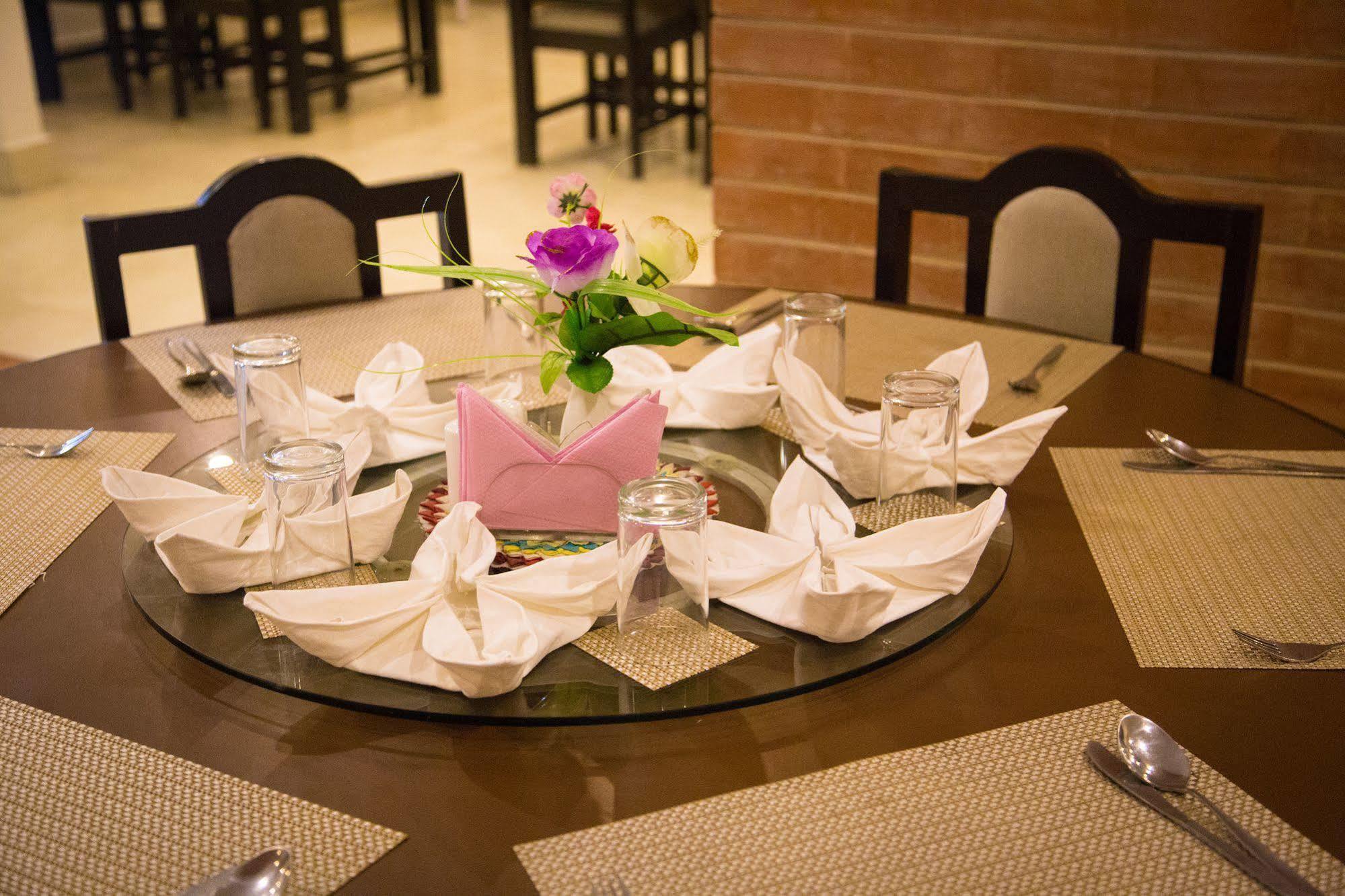 רומינדיי Hotel Ananda Inn מראה חיצוני תמונה