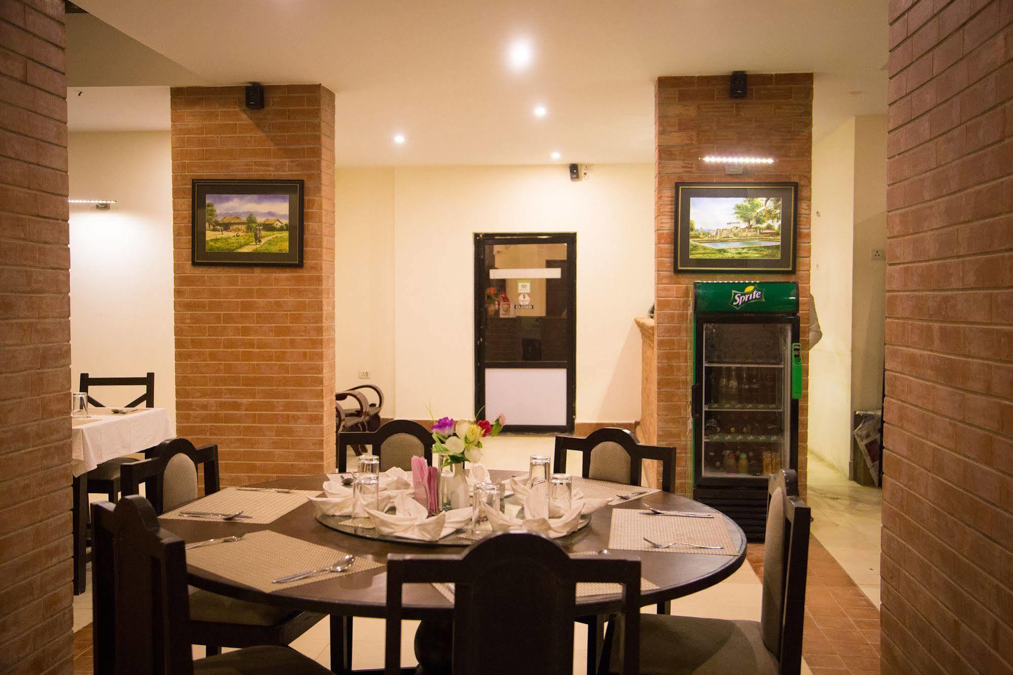 רומינדיי Hotel Ananda Inn מראה חיצוני תמונה