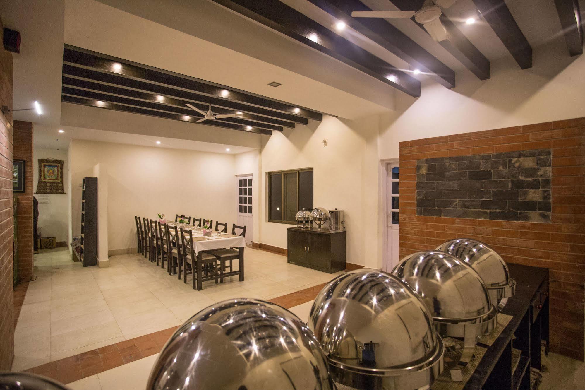 רומינדיי Hotel Ananda Inn מראה חיצוני תמונה